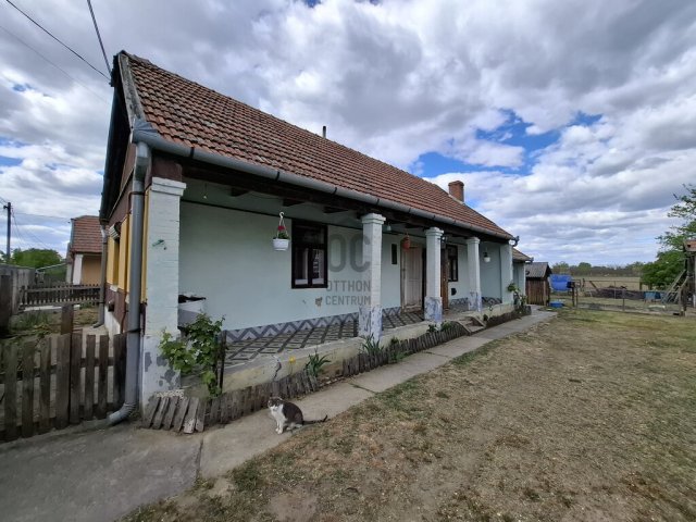 Eladó családi ház, Tápiószentmártonon 22 M Ft, 2 szobás