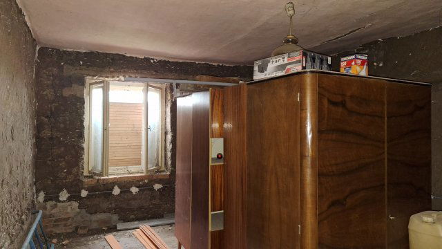 Eladó családi ház, Orosházán 6.5 M Ft, 2 szobás