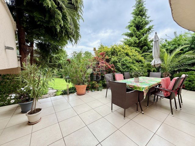 Eladó családi ház, Szentendrén 299 M Ft, 10 szobás