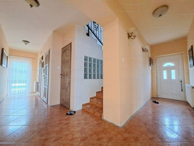 Eladó családi ház, Érden, Szigetelő utcában 124.99 M Ft