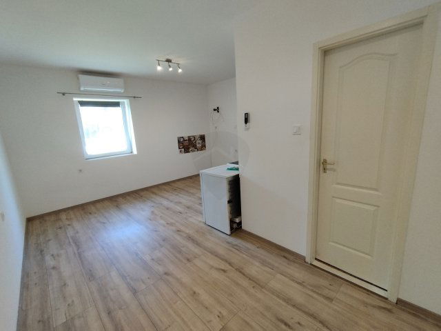 Kiadó téglalakás, albérlet, Hatvanban 100 E Ft / hó, 1 szobás