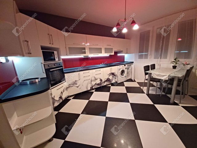 Kiadó panellakás, albérlet, Debrecenben 180 E Ft / hó, 2 szobás