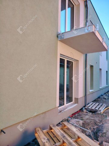 Eladó téglalakás, Székesfehérvárott 83.75 M Ft, 3 szobás