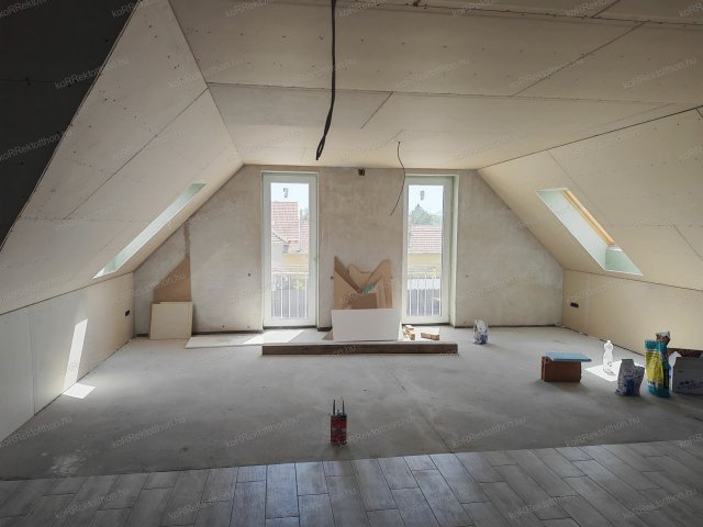 Eladó téglalakás, Jászberényben 76.5 M Ft, 4 szobás