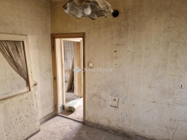 Eladó ikerház, Szegeden 58.128 M Ft, 2 szobás