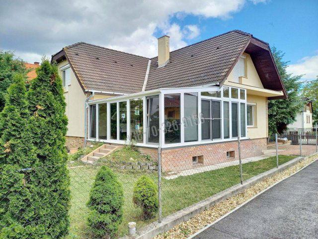 Eladó családi ház, Szigetszentmiklóson 168 M Ft, 5 szobás