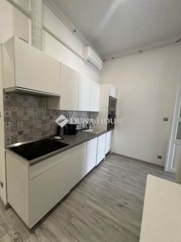 Eladó téglalakás, Budapesten, VI. kerületben 151.06 M Ft