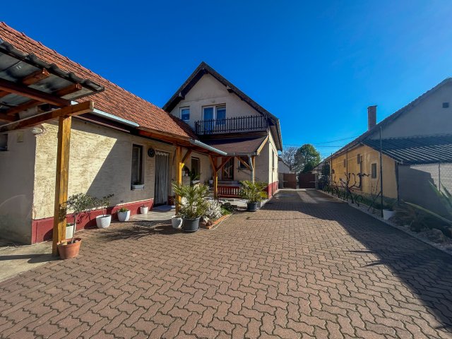 Eladó családi ház, Dabason 84.9 M Ft, 6+1 szobás