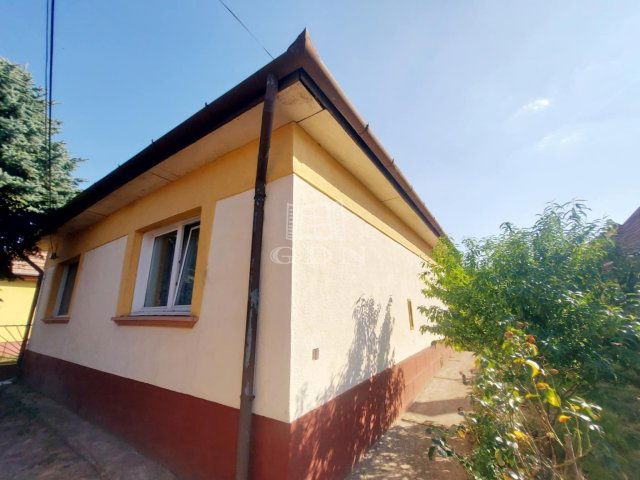 Eladó családi ház, Tóalmáson 31.99 M Ft, 4 szobás