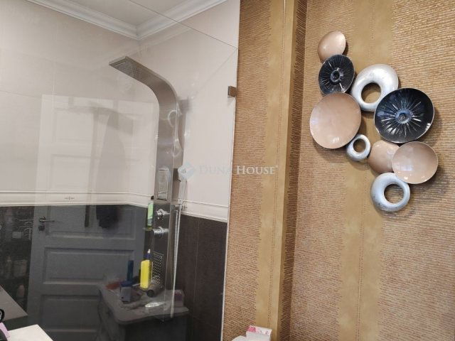 Eladó családi ház, Erdőkertesen 131 M Ft, 4+2 szobás