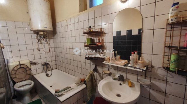 Eladó családi ház, Válon 35 M Ft, 3 szobás