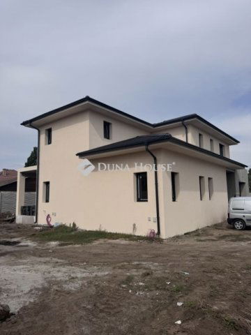 Eladó családi ház, Gyálon 249.9 M Ft, 6 szobás