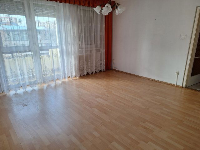 Eladó panellakás, Székesfehérvárott 49.5 M Ft, 2 szobás