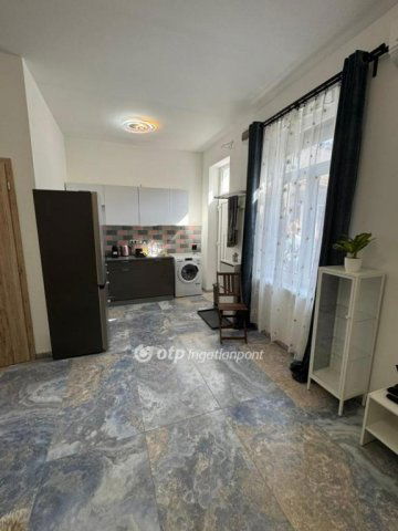 Eladó téglalakás, Budapesten, VI. kerületben 45.8 M Ft, 1 szobás