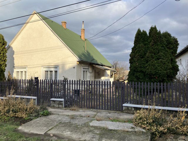 Eladó nyaraló, Balatonföldváron 79.9 M Ft, 4 szobás