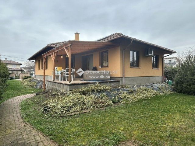 Eladó családi ház, Vecsésen 146.5 M Ft, 4 szobás