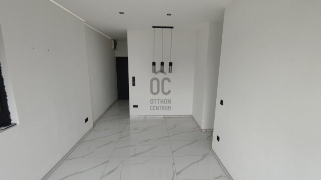 Eladó panellakás, Pétfürdőn 39.9 M Ft, 2 szobás