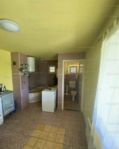 Eladó családi ház, Bajon 59.5 M Ft, 4+1 szobás