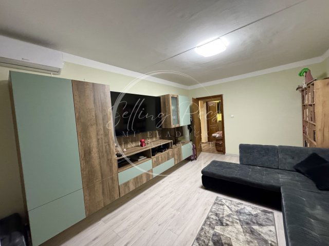 Eladó panellakás, Komlón, Nagyszántó utcában 31.9 M Ft