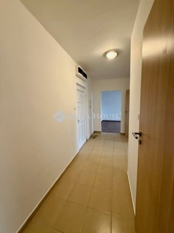 Eladó panellakás, Pécsett 46.9 M Ft, 3 szobás