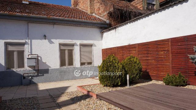 Eladó sorház, Gyöngyösön 63.5 M Ft, 2 szobás