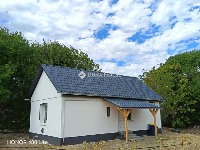 Eladó családi ház, Farmoson 22.9 M Ft, 1 szobás