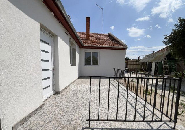 Eladó családi ház, Cegléden 53 M Ft, 2+1 szobás