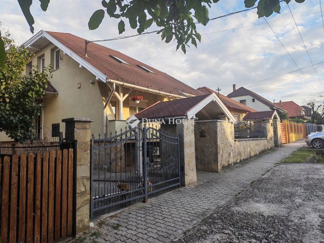 Eladó családi ház, Százhalombattán 129.9 M Ft, 6 szobás