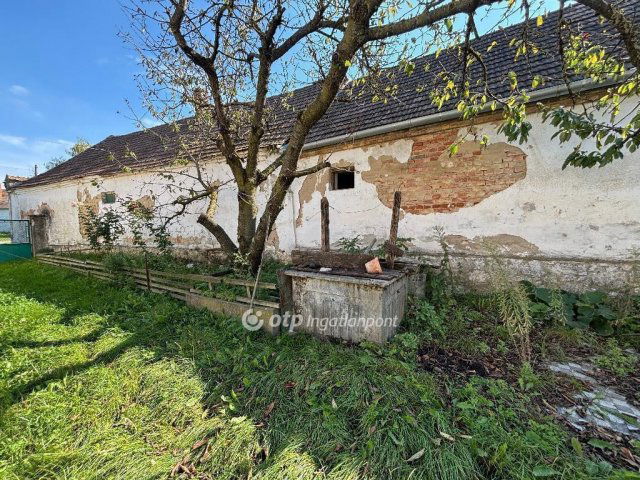 Eladó családi ház, Bakonyságon 20.9 M Ft, 2 szobás