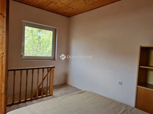 Kiadó téglalakás, albérlet, Pécsett 130 E Ft / hó, 2 szobás