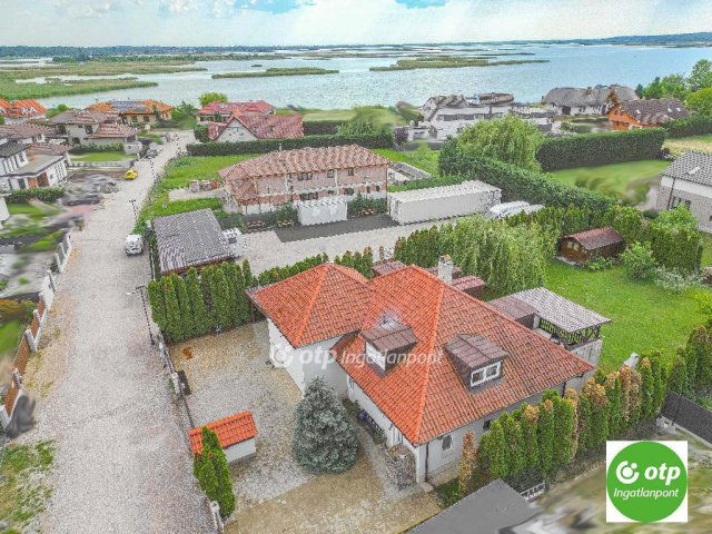 Eladó családi ház, Velencén 199 M Ft, 6 szobás