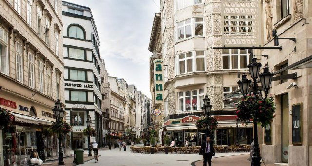 Eladó téglalakás, Budapesten, V. kerületben 237.5 M Ft, 3 szobás