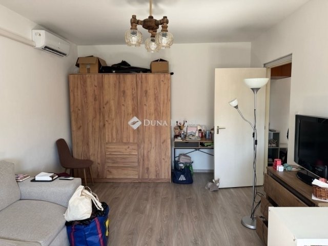 Eladó panellakás, Pécsett 36 M Ft, 2 szobás