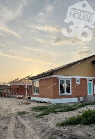 Eladó ikerház, Kecskeméten 89 M Ft, 4 szobás
