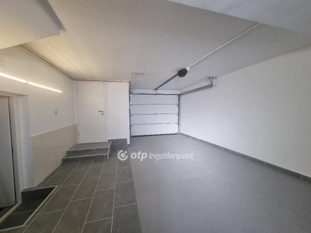 Eladó családi ház, Pápán 119 M Ft, 3+1 szobás