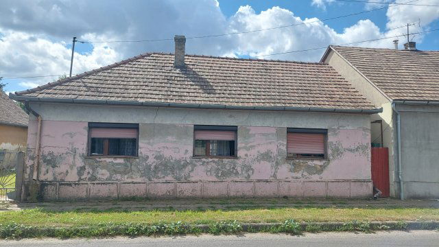 Eladó családi ház, Dombóváron 10 M Ft, 3 szobás