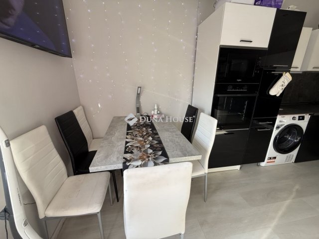 Eladó téglalakás, Lábatlanon 38.9 M Ft, 2 szobás