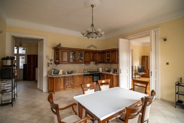 Eladó téglalakás, Budapesten, VIII. kerületben 110 M Ft