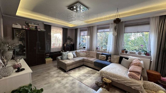 Eladó családi ház, Vonyarcvashegyen 155 M Ft, 8 szobás