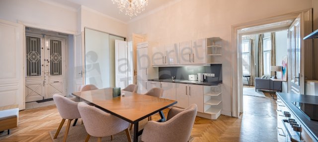 Kiadó téglalakás, albérlet, V. kerületben, Váci utcában