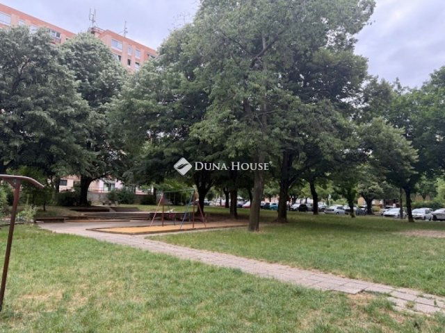 Eladó téglalakás, Pécsett 36.5 M Ft, 2 szobás