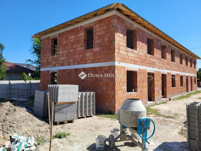 Eladó téglalakás, Szigetszentmártonban 64.9 M Ft, 5 szobás