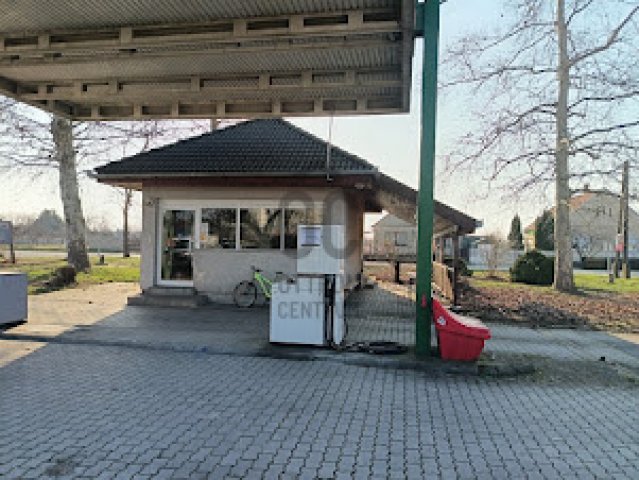 Eladó üzlethelyiség, Szakmáron 60 M Ft / költözzbe.hu