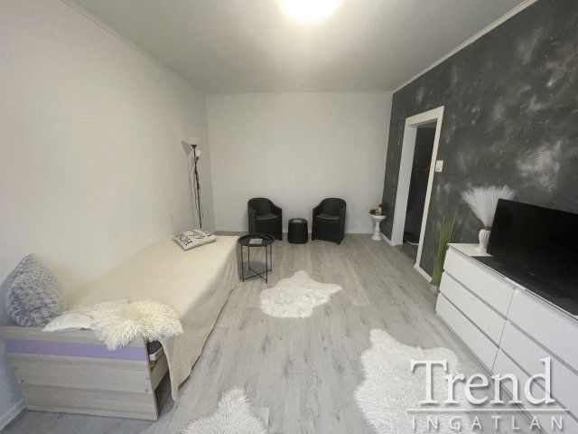 Eladó panellakás, Dunaújvárosban 27.5 M Ft, 1 szobás