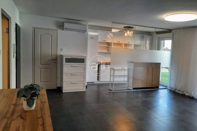 Kiadó ipari ingatlan, Szegeden 560 E Ft / hó