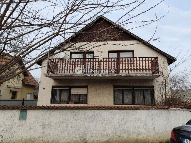 Eladó családi ház, Budapesten, XV. kerületben 110 M Ft, 6 szobás