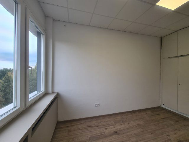 Kiadó iroda, Győrött, Fehérvári úton 27 E Ft / hó