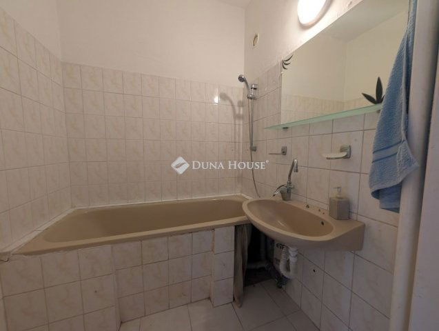 Eladó panellakás, Budapesten, III. kerületben 70 M Ft, 3 szobás