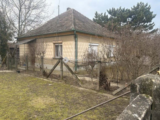 Eladó családi ház, Dunaszentpálon 44.9 M Ft, 2 szobás