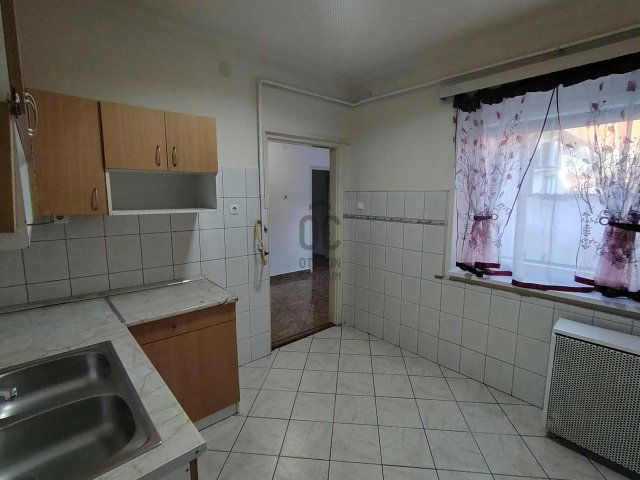 Eladó családi ház, Pápán 37 M Ft, 2 szobás